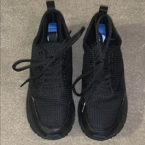 Black non slick tennis shoes